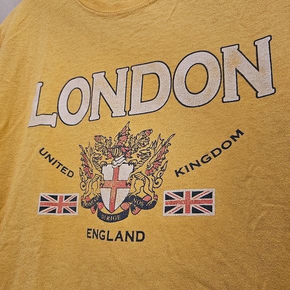 Vintage Yellow London England Graphic T-shirt | Size Large - Picture 7 of 8